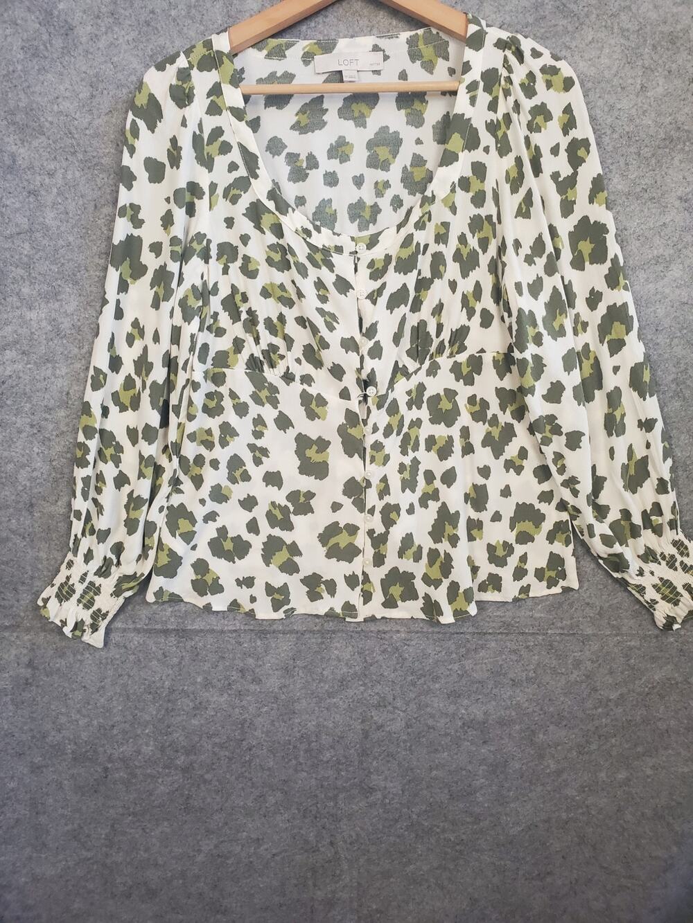 Women's Loft Petite Small Green & Cream Animal Print Button Front Blouse